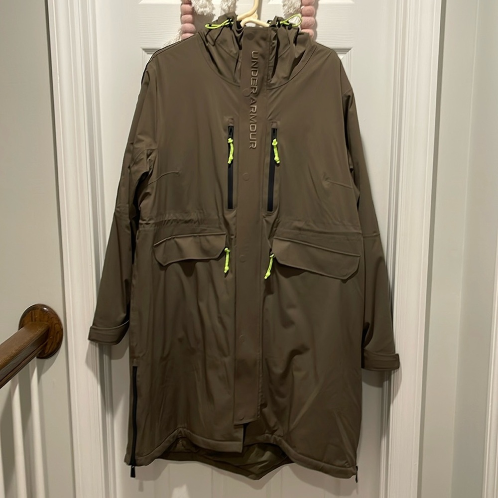 Under Armour storm proof loose fit extreme insulate jacket size XL.